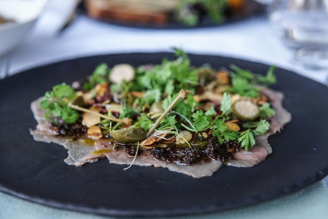 vege carpaccio s povrcem i mladim maslinovim uljem
