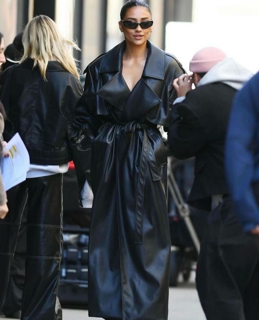 Shay Mitchell u kozni dugi baloner jesen 2026