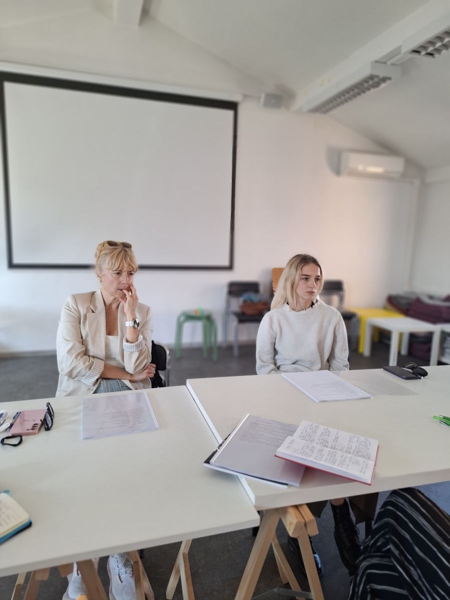 kazaliste predstavaTRAGACI ZENE Ivana Boban i Tara Dorotic